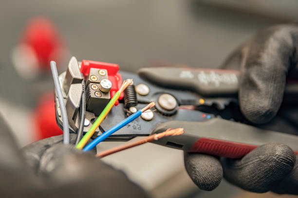 Best Emergency Electrical Repair  in Albertson, NY